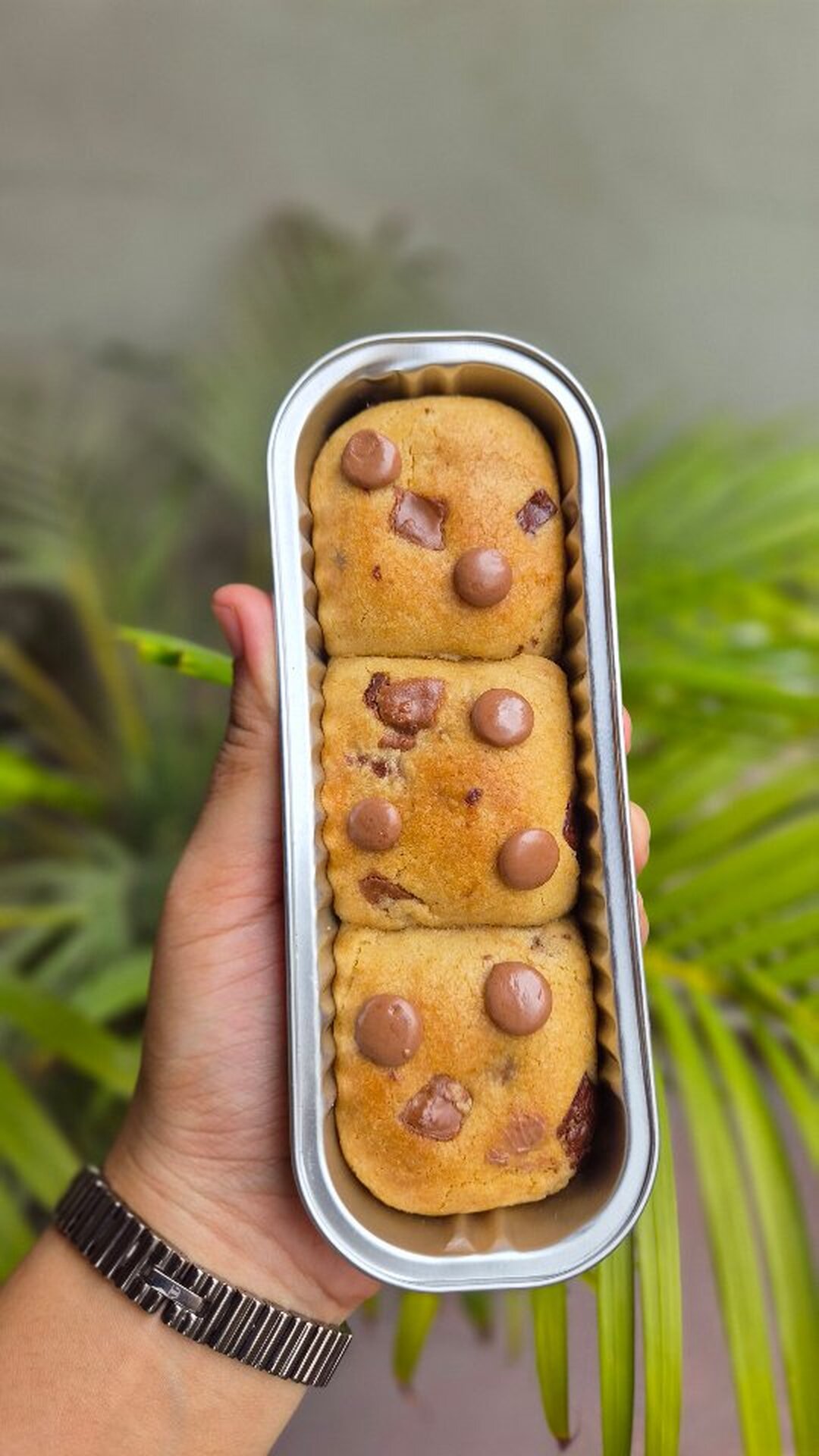 Mini cookie tin, fresh out of the oven